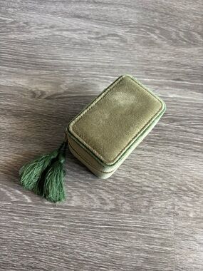 Sezane Jewelry Case - Green velvet